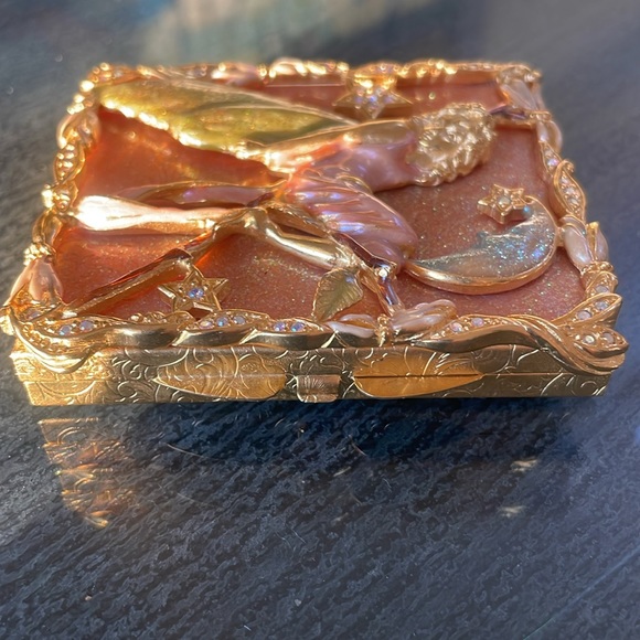 Kirk’s Folly Mirror Compact - Picture 5 of 15